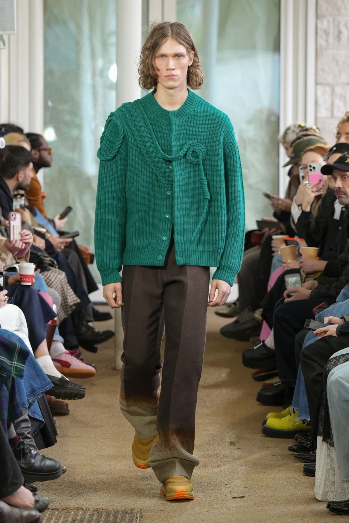 Denzilpatrick crée des armures pour le guerrier d'aujourd'hui avec des tissus hérités du passé pour l'automne 2025