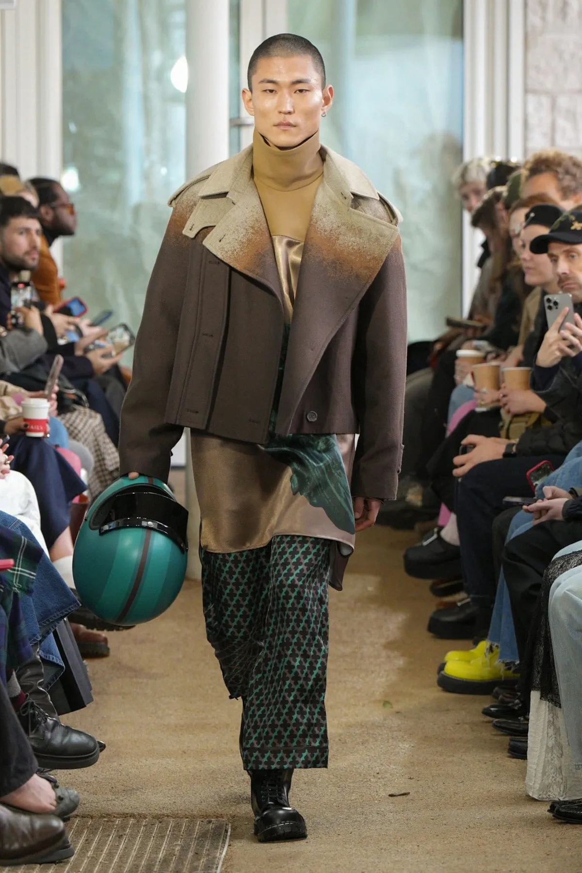 Denzilpatrick crée des armures pour le guerrier d'aujourd'hui avec des tissus hérités du passé pour l'automne 2025