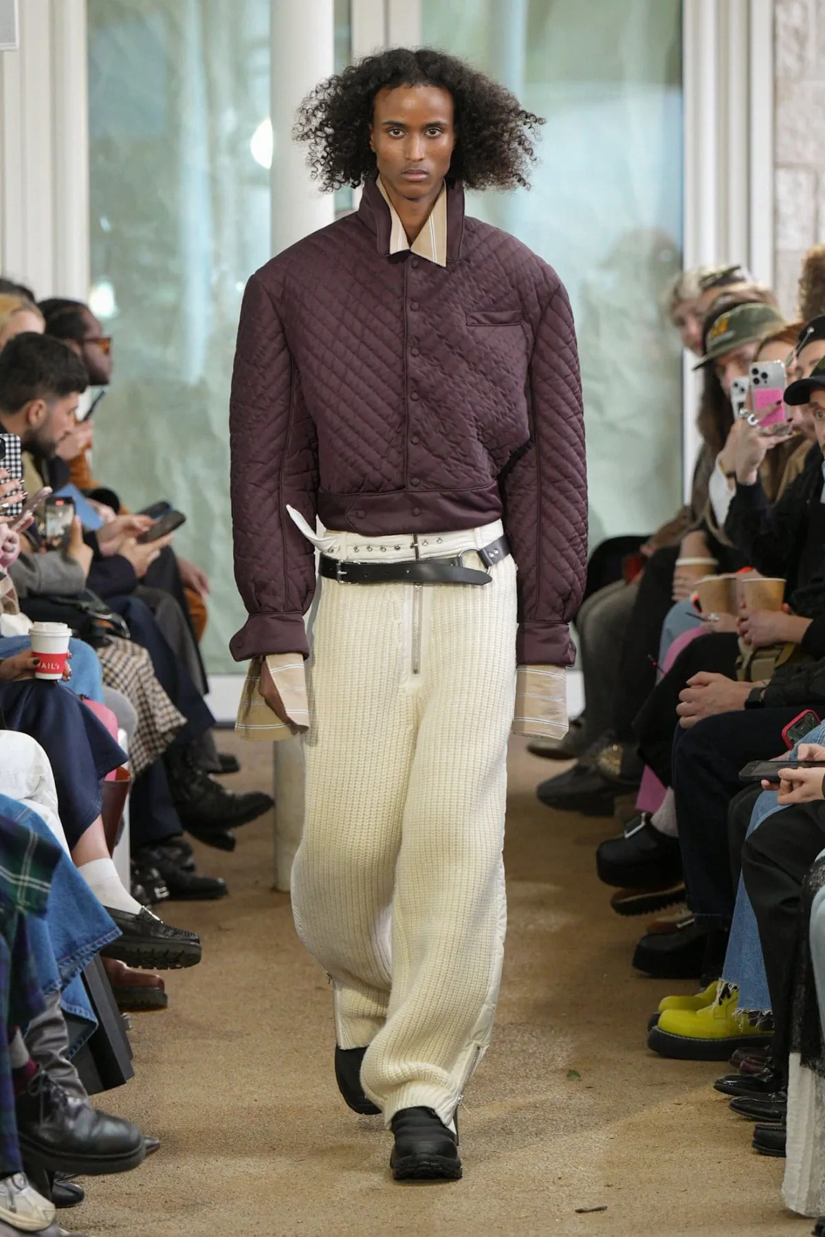 Denzilpatrick crée des armures pour le guerrier d'aujourd'hui avec des tissus hérités du passé pour l'automne 2025