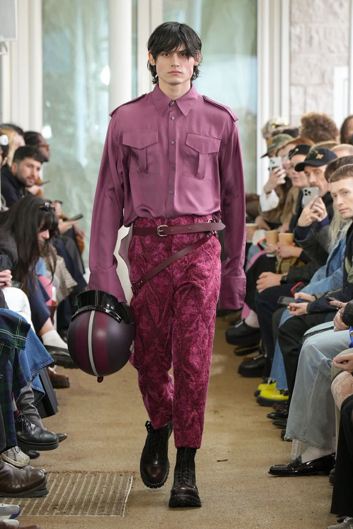 Denzilpatrick crée des armures pour le guerrier d'aujourd'hui avec des tissus hérités du passé pour l'automne 2025