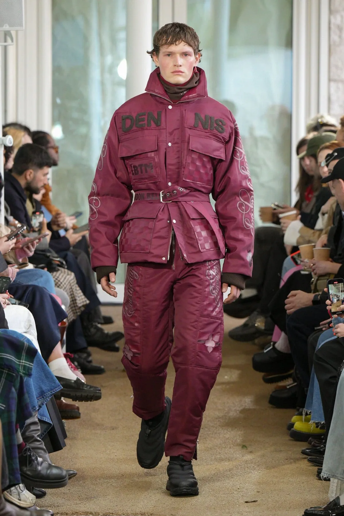 Denzilpatrick crée des armures pour le guerrier d'aujourd'hui avec des tissus hérités du passé pour l'automne 2025