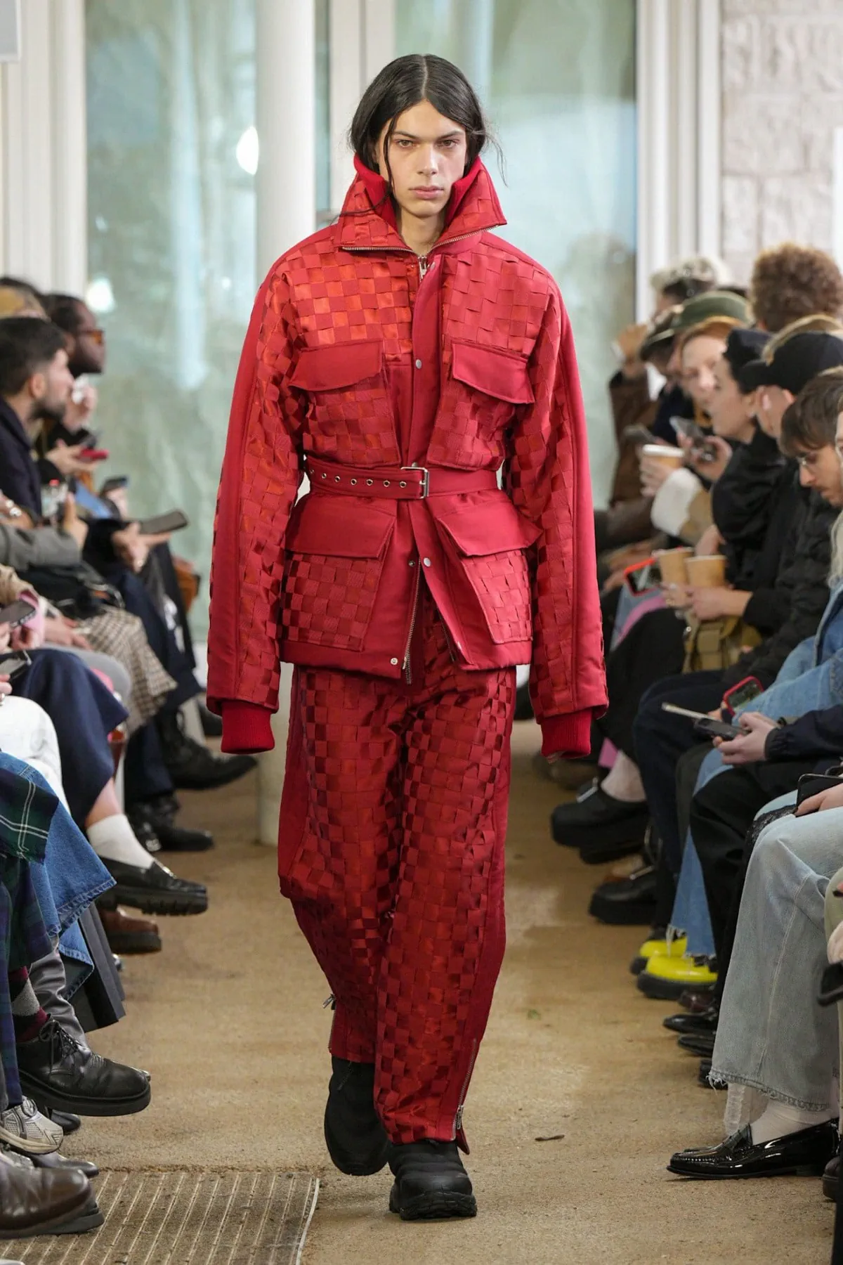 Denzilpatrick crée des armures pour le guerrier d'aujourd'hui avec des tissus hérités du passé pour l'automne 2025