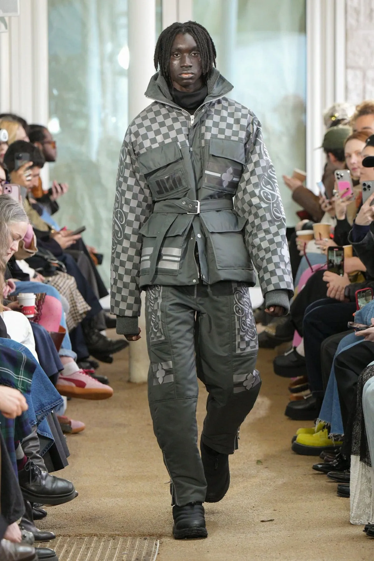 Denzilpatrick crée des armures pour le guerrier d'aujourd'hui avec des tissus hérités du passé pour l'automne 2025