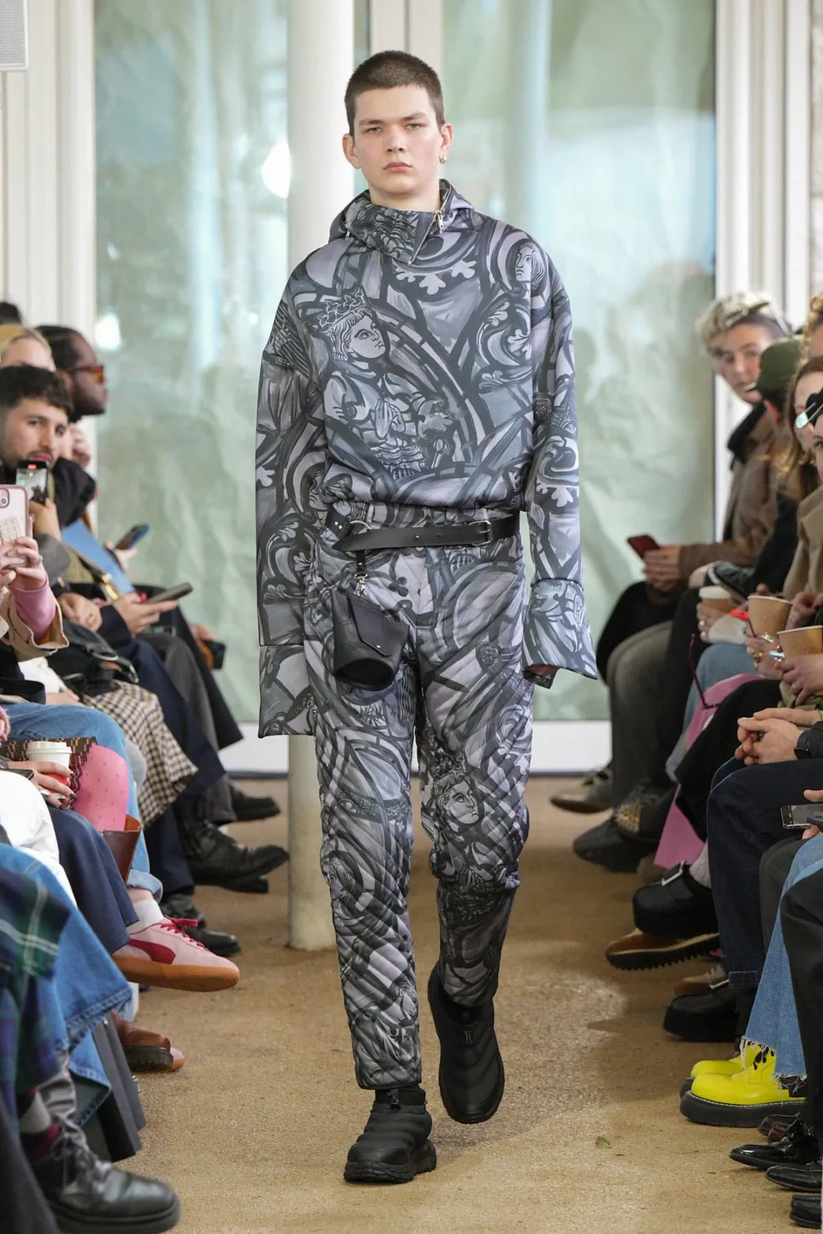 Denzilpatrick crée des armures pour le guerrier d'aujourd'hui avec des tissus hérités du passé pour l'automne 2025