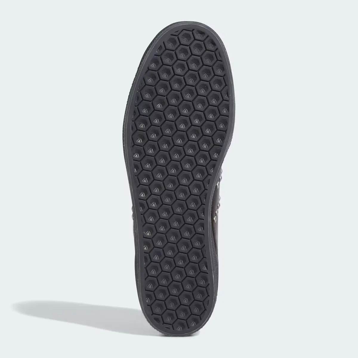 Dime et adidas Gazelle fusionnent l'héritage du skate avec une touche punk