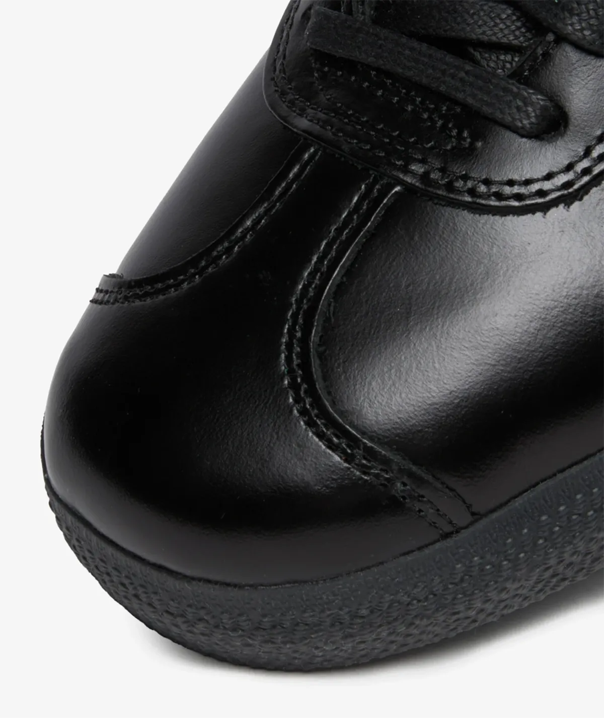 Dime et adidas Gazelle fusionnent l'héritage du skate avec une touche punk