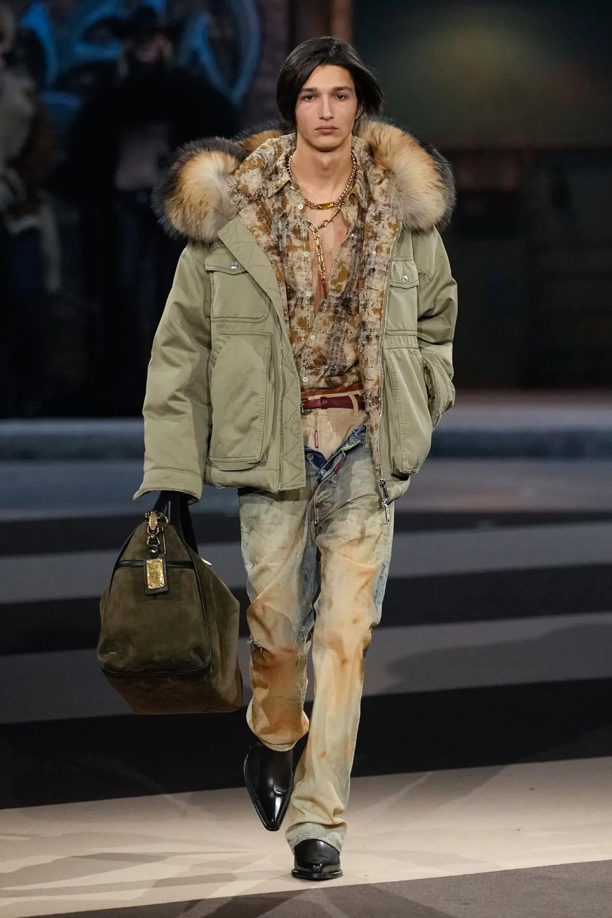 La collection Automne 2025 de Dsquared2 célèbre ses 30 ans avec un défilé théâtral