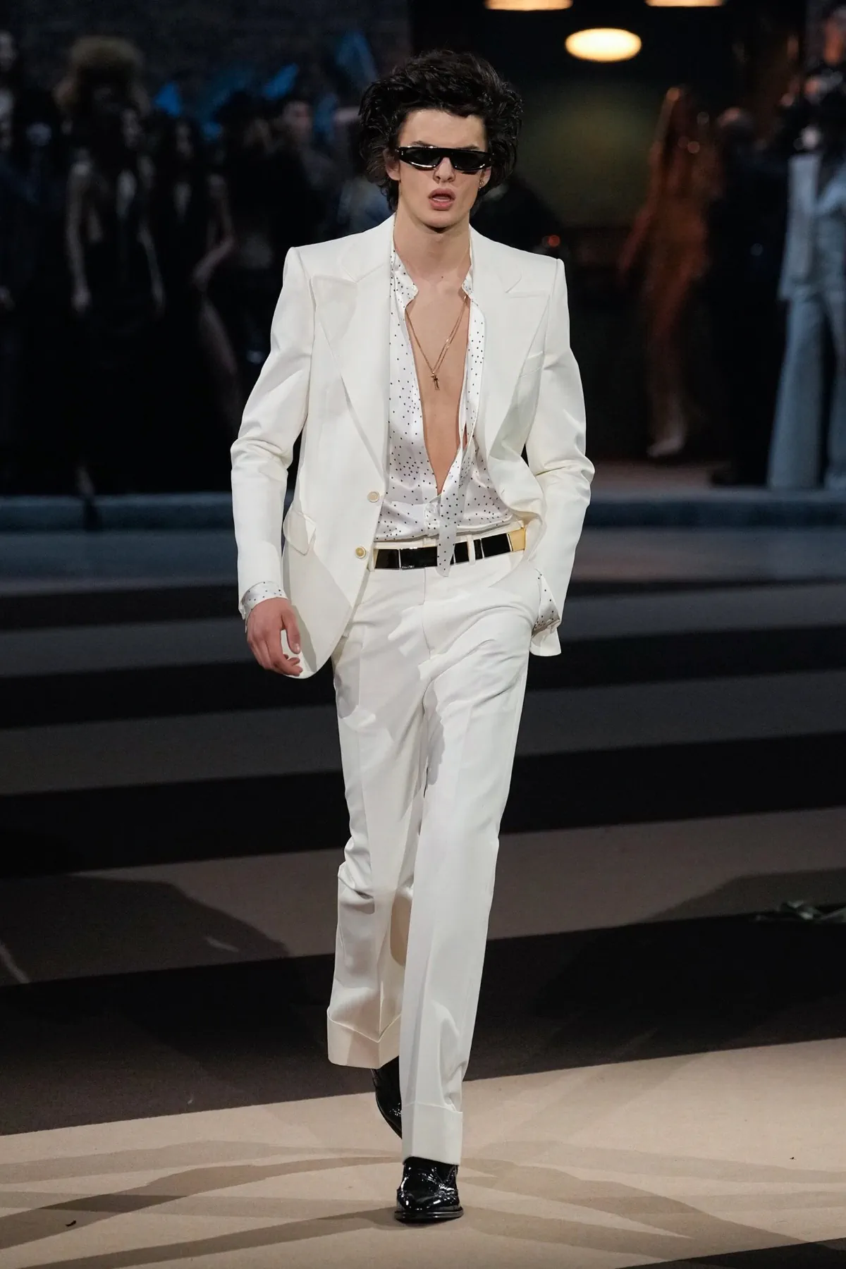 La collection Automne 2025 de Dsquared2 célèbre ses 30 ans avec un défilé théâtral