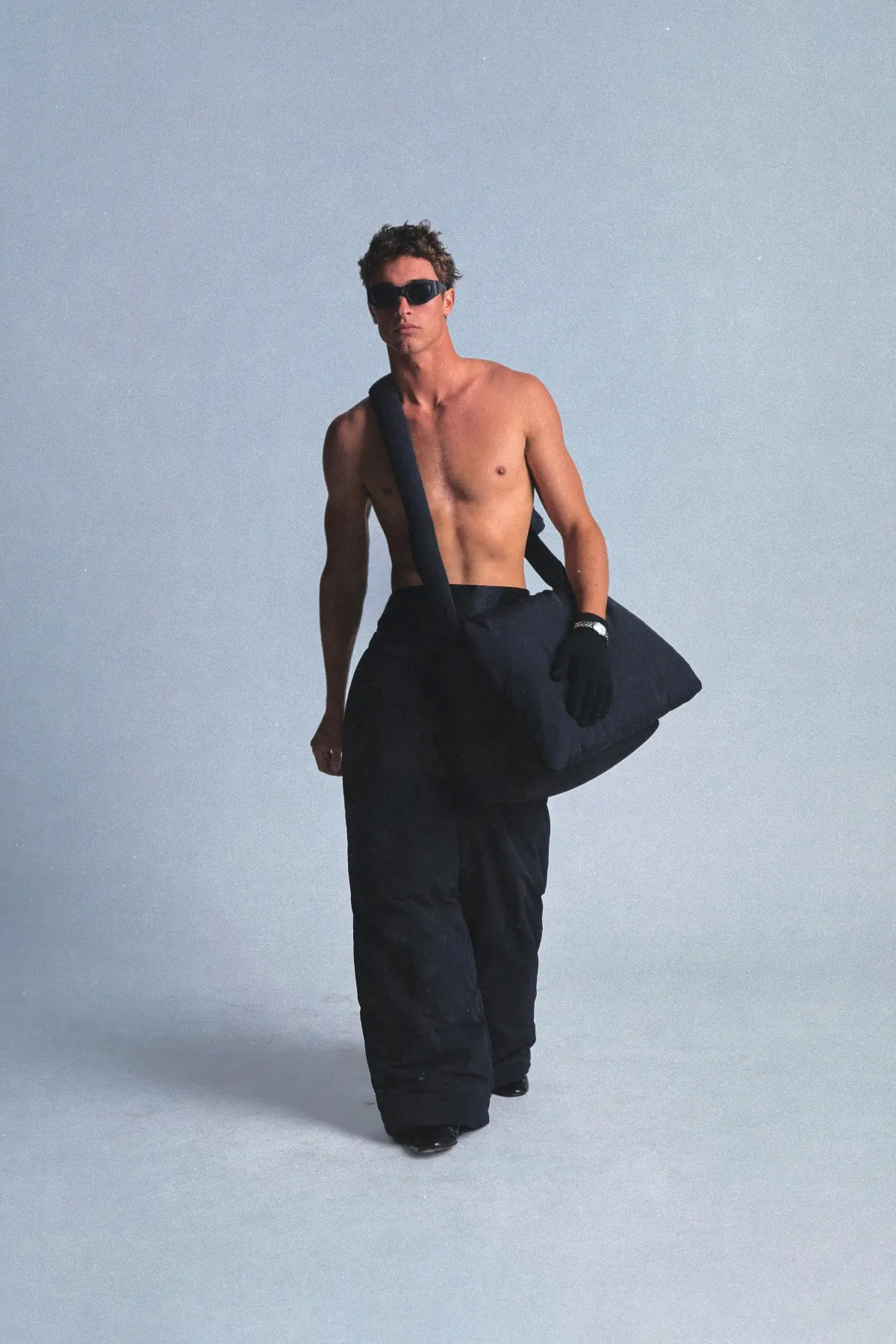 La collection ERL Automne 2025 se relève du feu avec une aisance américaine raffinée