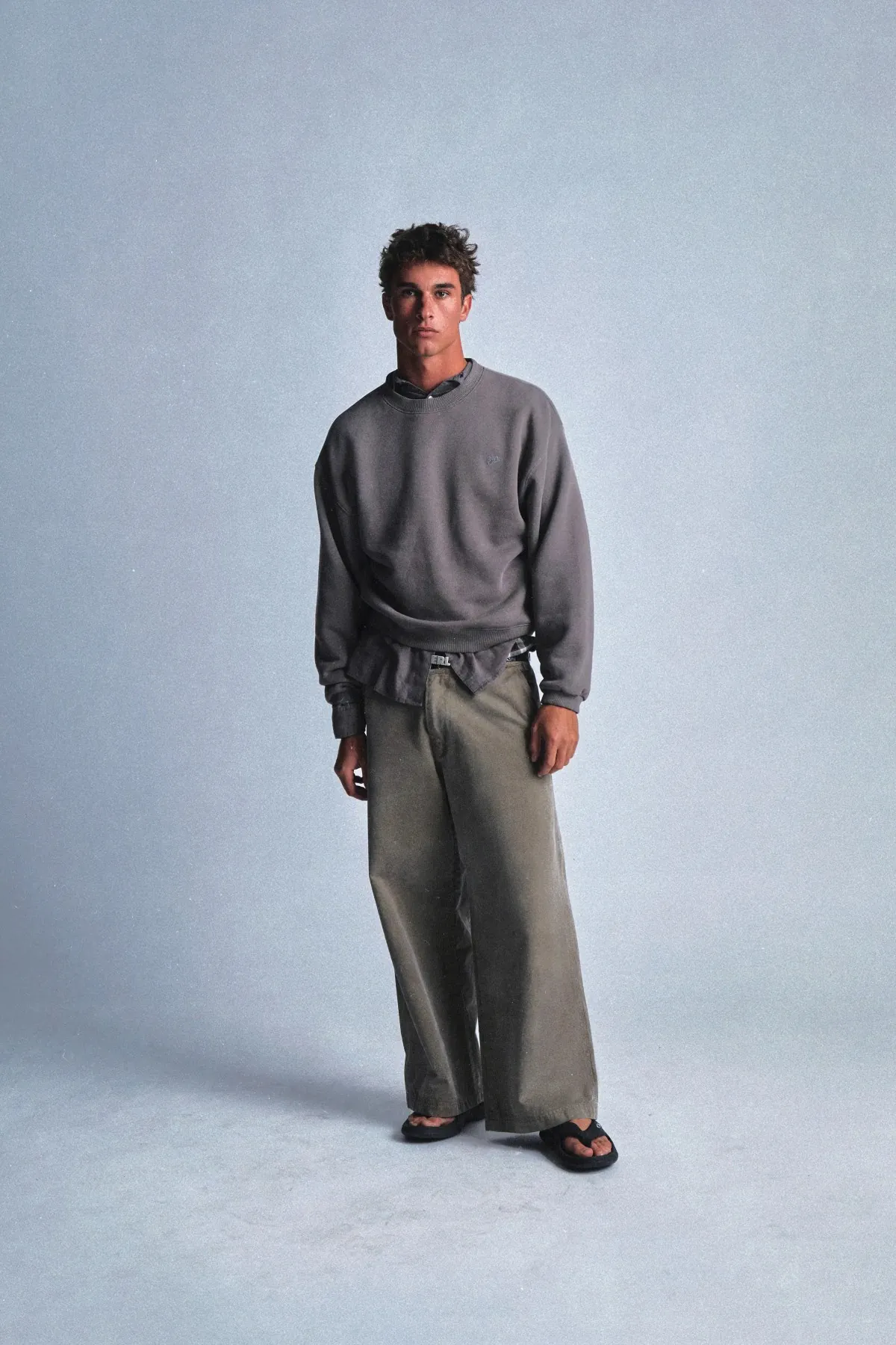 La collection ERL Automne 2025 se relève du feu avec une aisance américaine raffinée