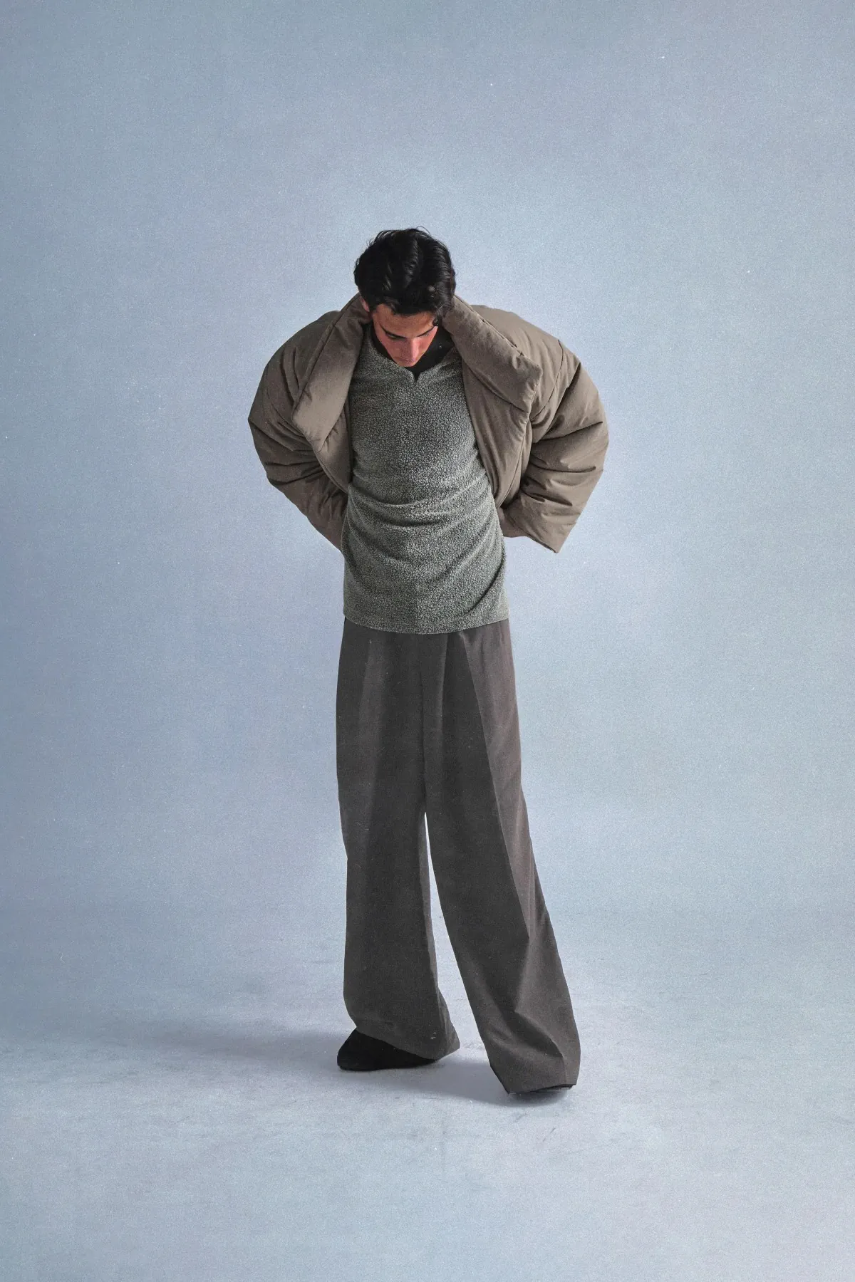 La collection ERL Automne 2025 se relève du feu avec une aisance américaine raffinée