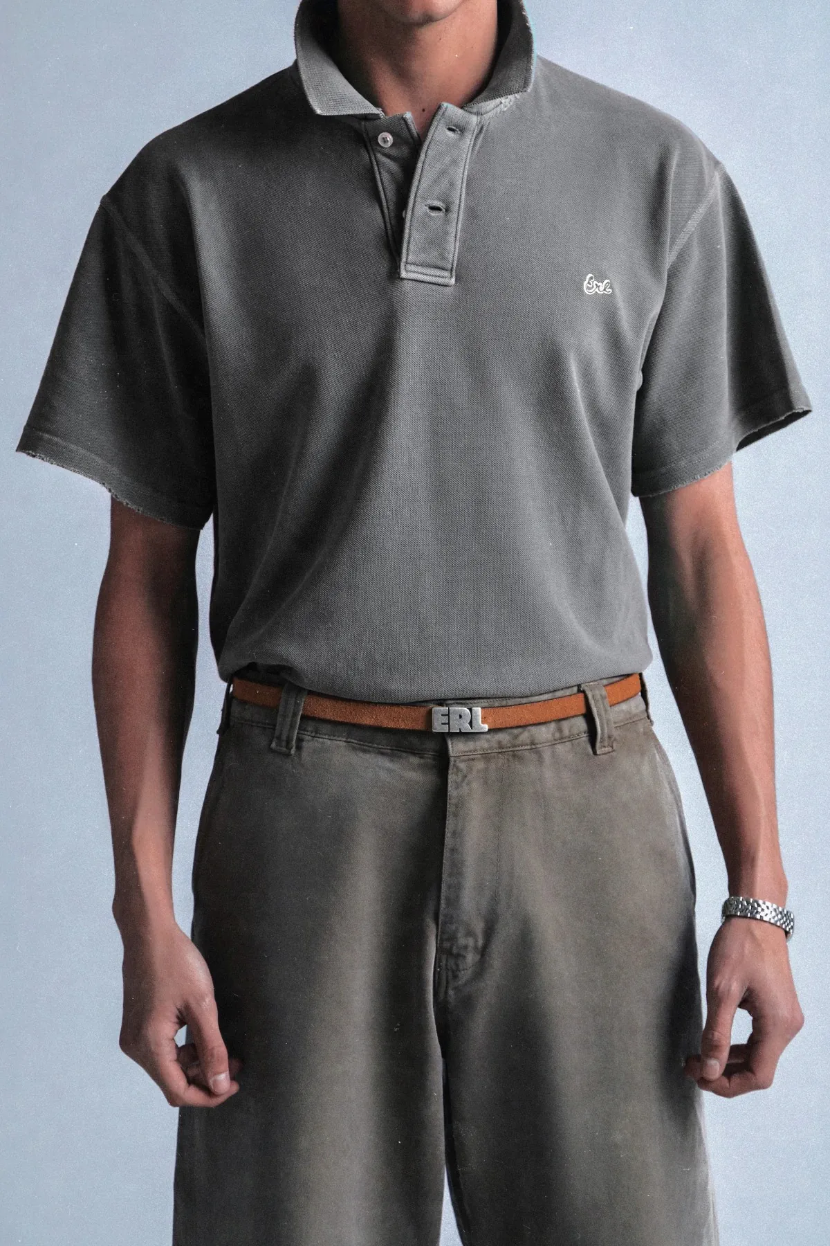 La collection ERL Automne 2025 se relève du feu avec une aisance américaine raffinée