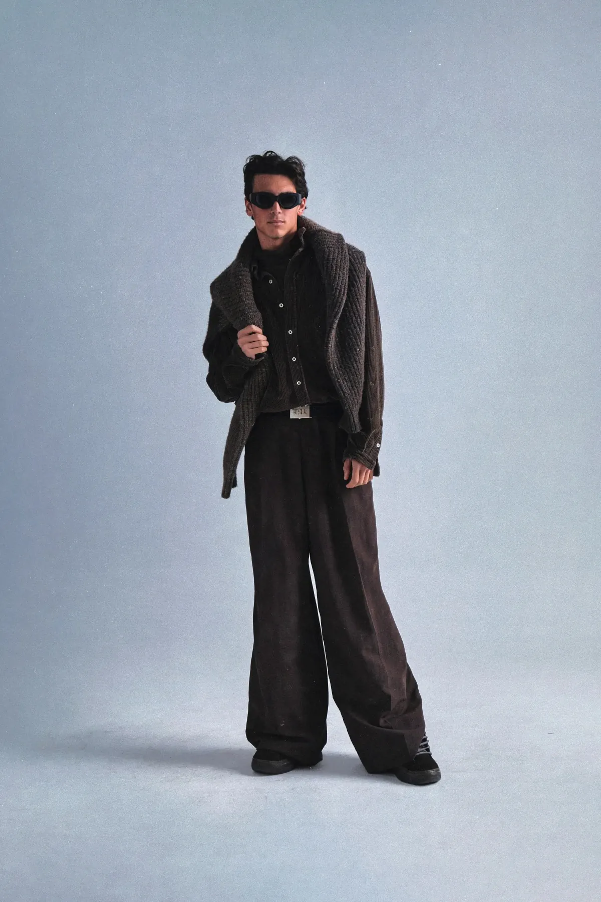 La collection ERL Automne 2025 se relève du feu avec une aisance américaine raffinée