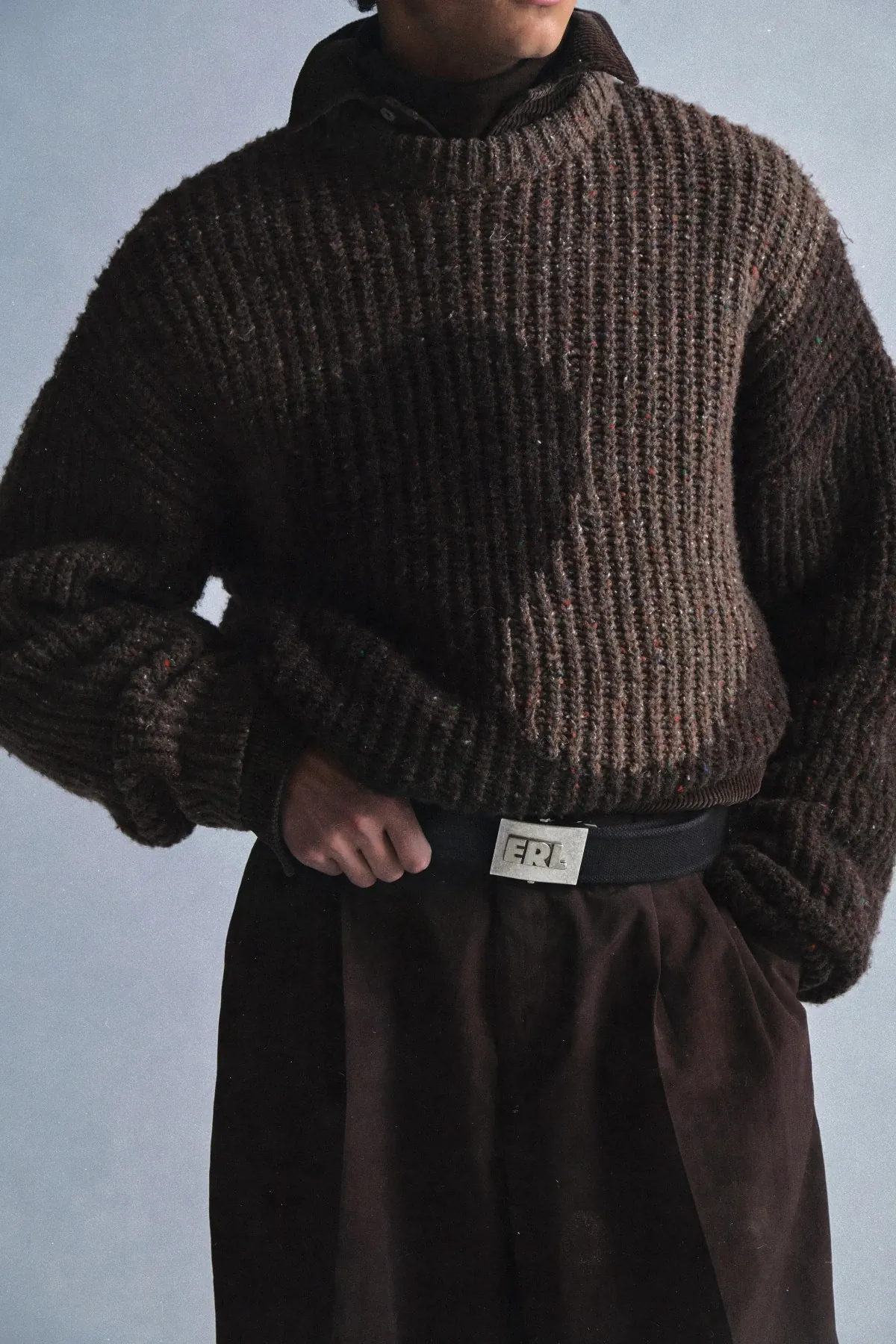 La collection ERL Automne 2025 se relève du feu avec une aisance américaine raffinée