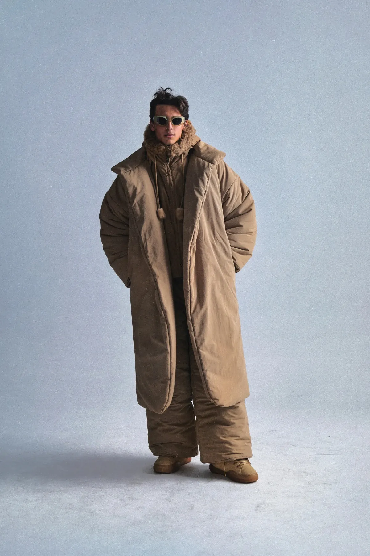 La collection ERL Automne 2025 se relève du feu avec une aisance américaine raffinée