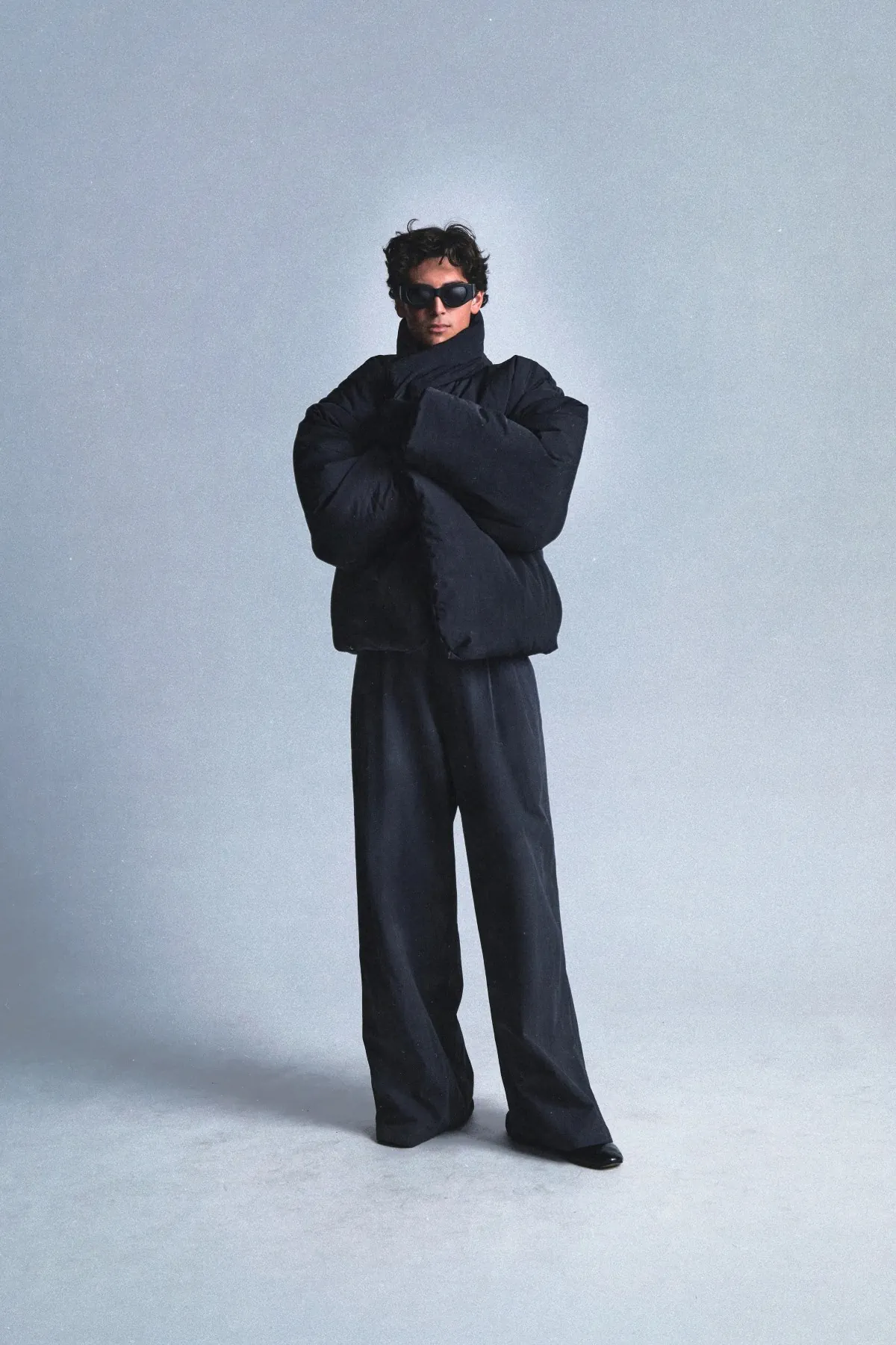 La collection ERL Automne 2025 se relève du feu avec une aisance américaine raffinée