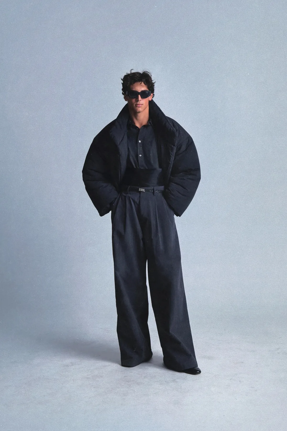 La collection ERL Automne 2025 se relève du feu avec une aisance américaine raffinée