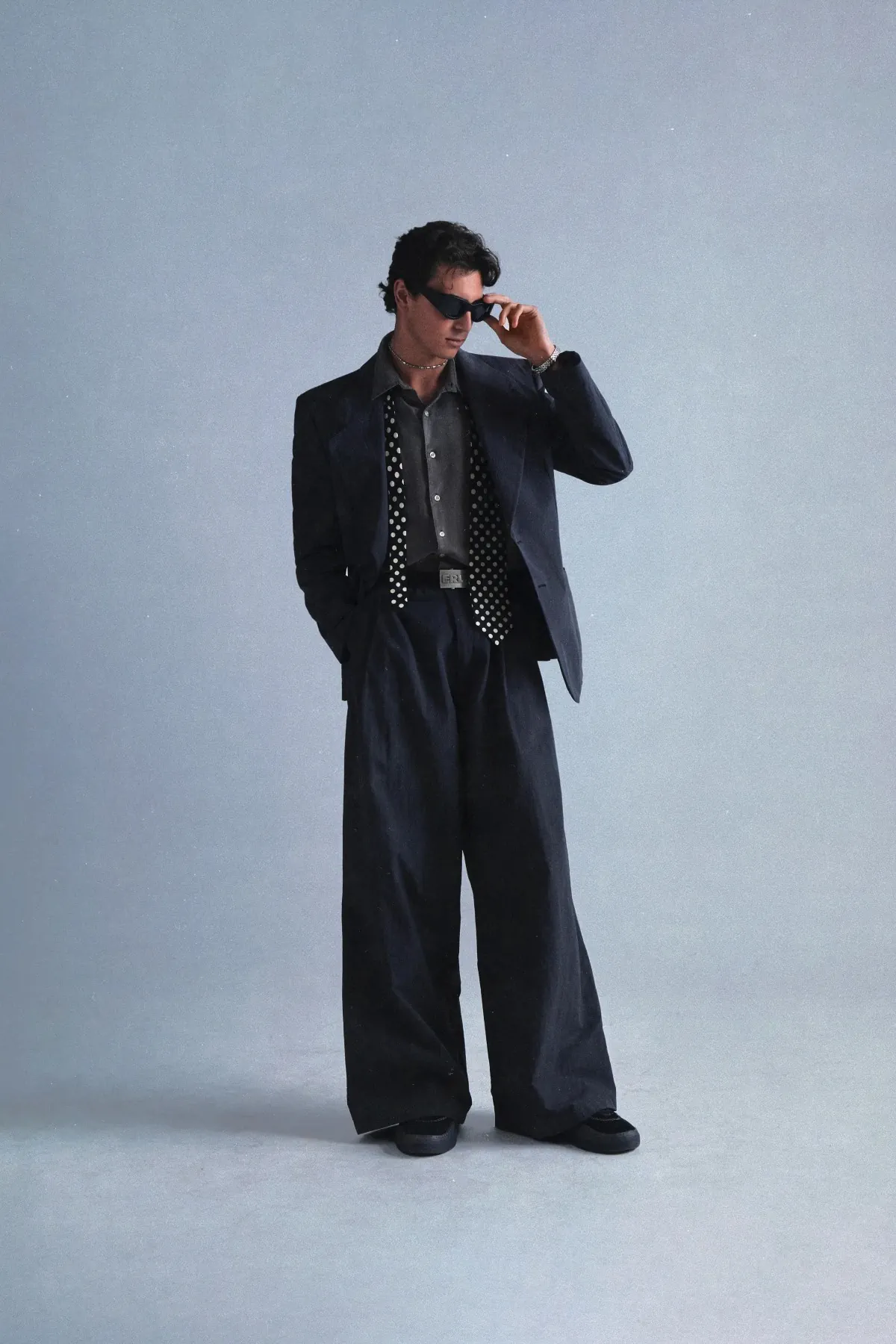 La collection ERL Automne 2025 se relève du feu avec une aisance américaine raffinée