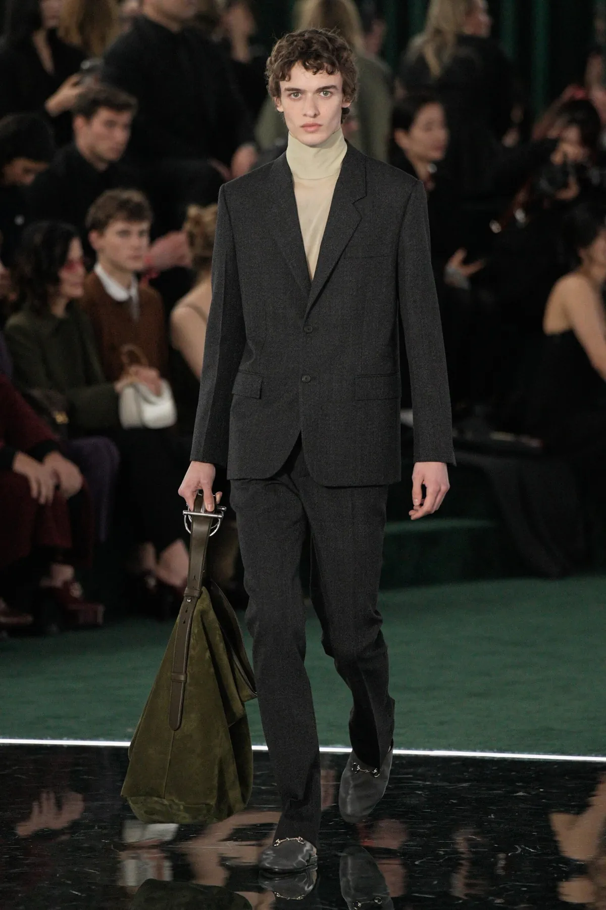 Pour l'automne 2025, GUCCI navigue entre héritage et transition