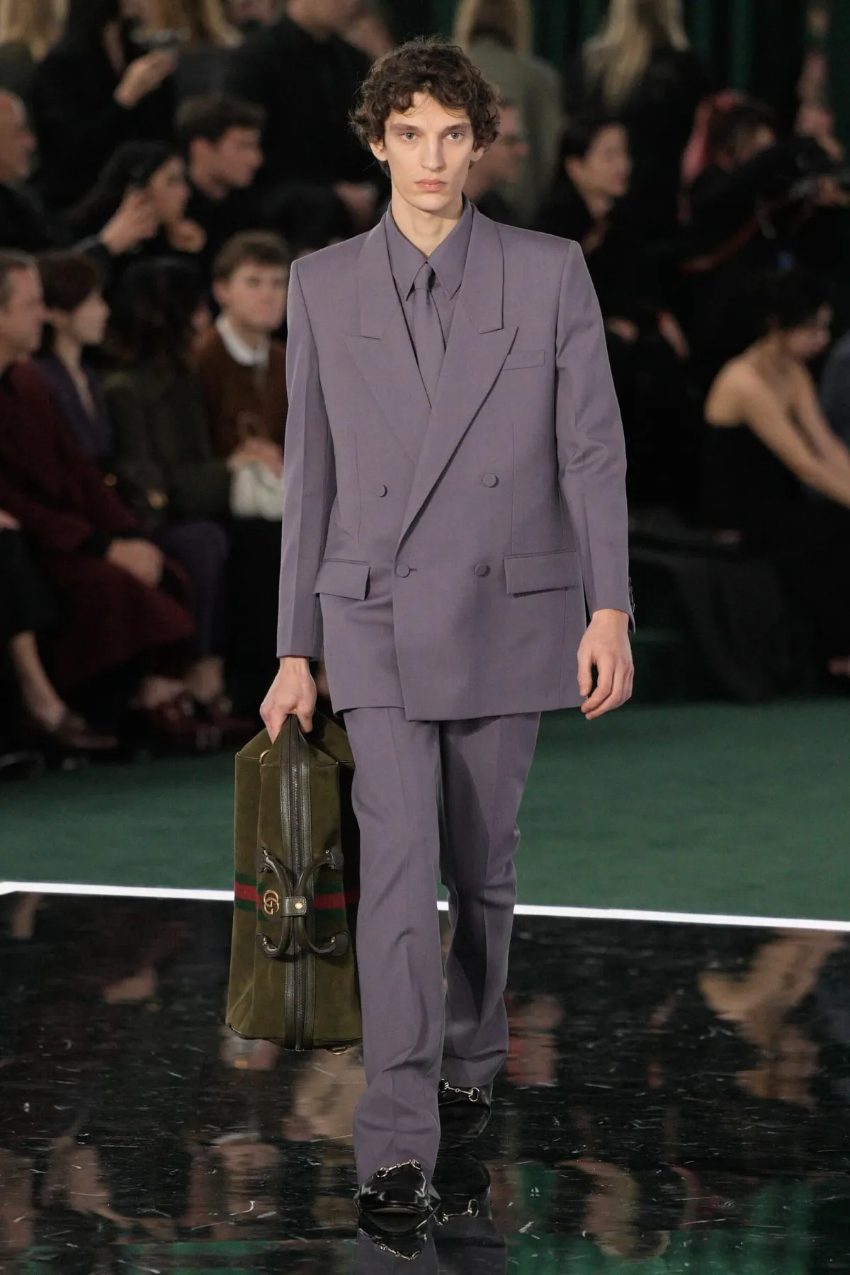 Pour l'automne 2025, GUCCI navigue entre héritage et transition