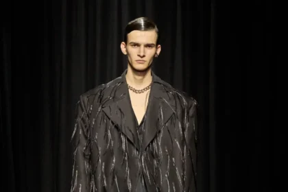 La collection Automne 2025 de Jil Sander est synonyme de force et de rébellion tranquille