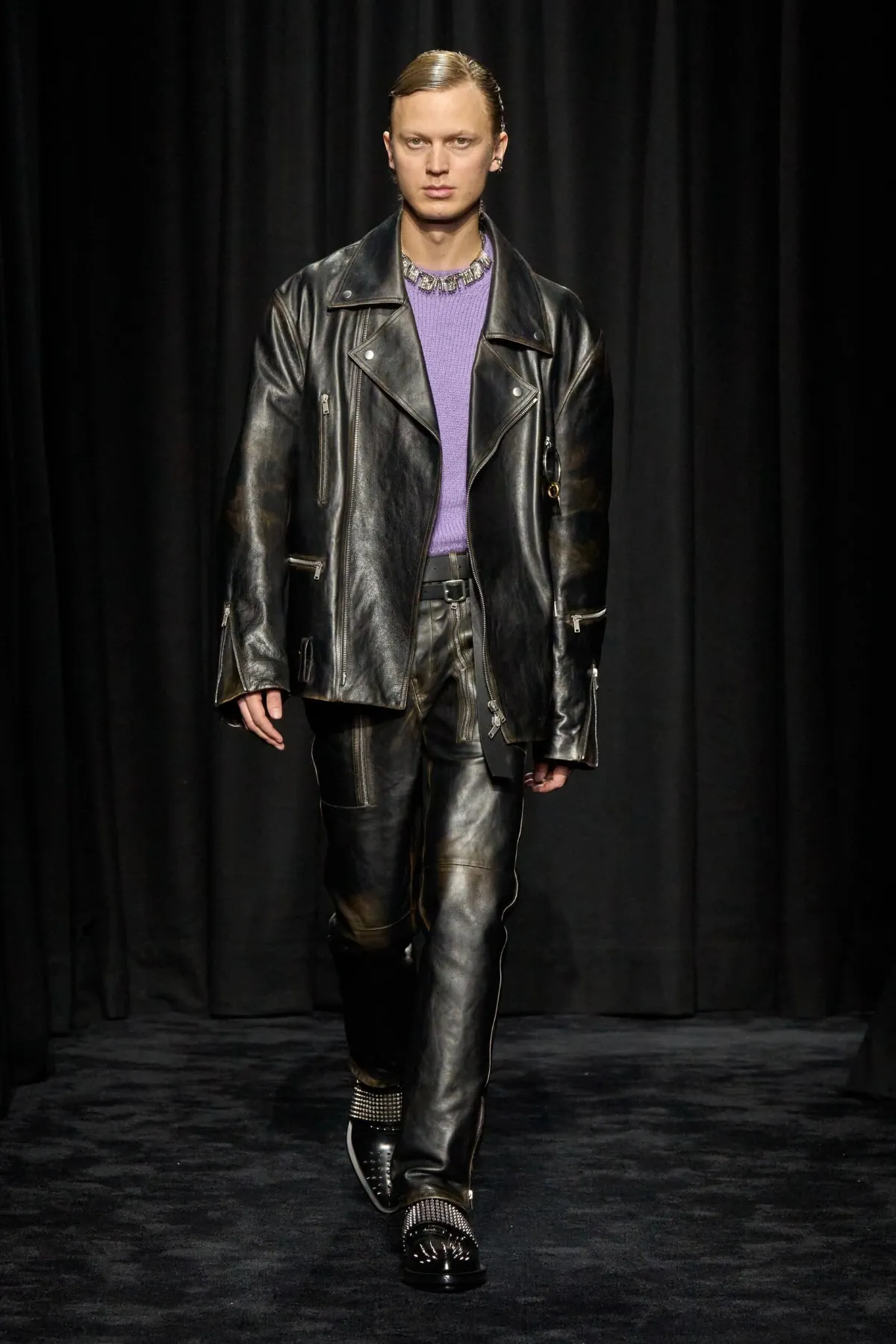 La collection Automne 2025 de Jil Sander est synonyme de force et de rébellion tranquille