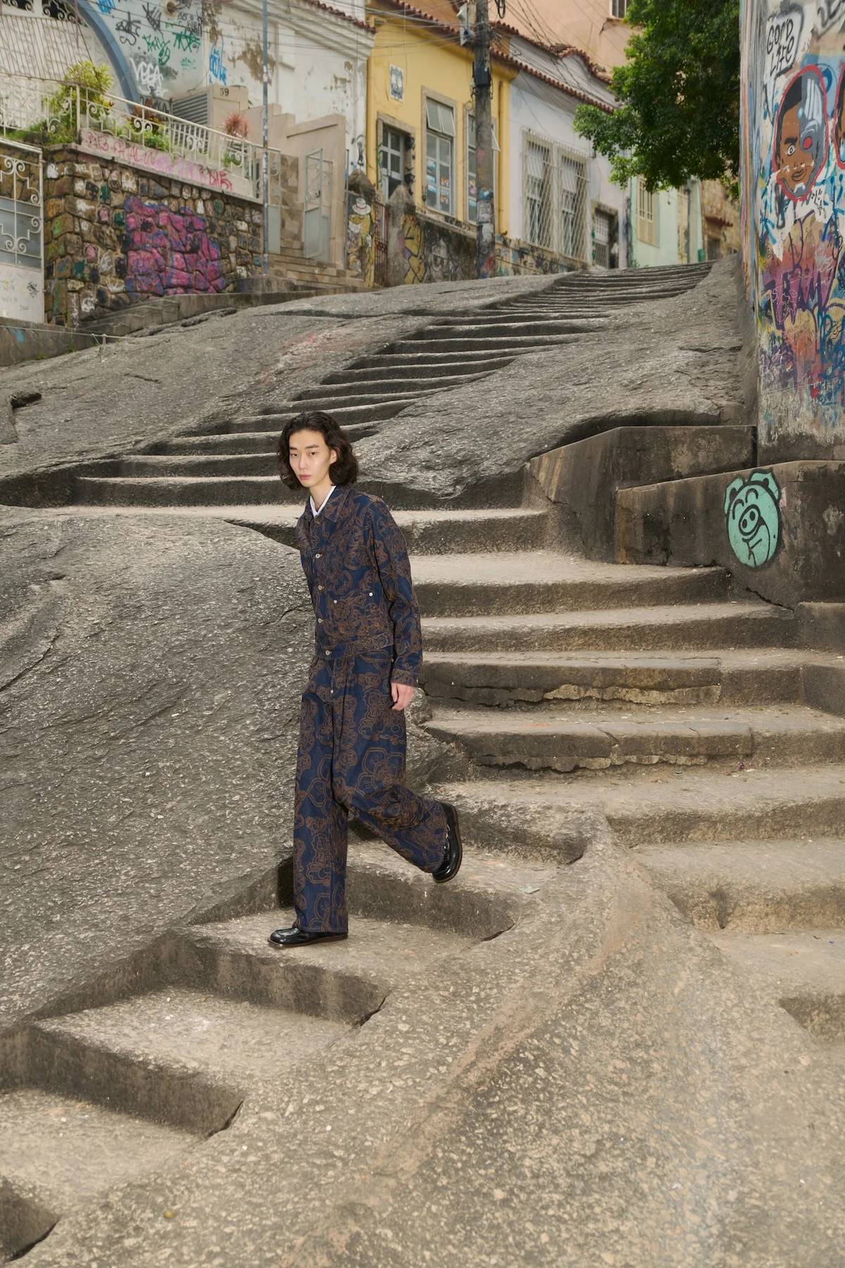 La campagne Printemps/Été 2025 de KENZO capture l'énergie brute de Rio de Janeiro