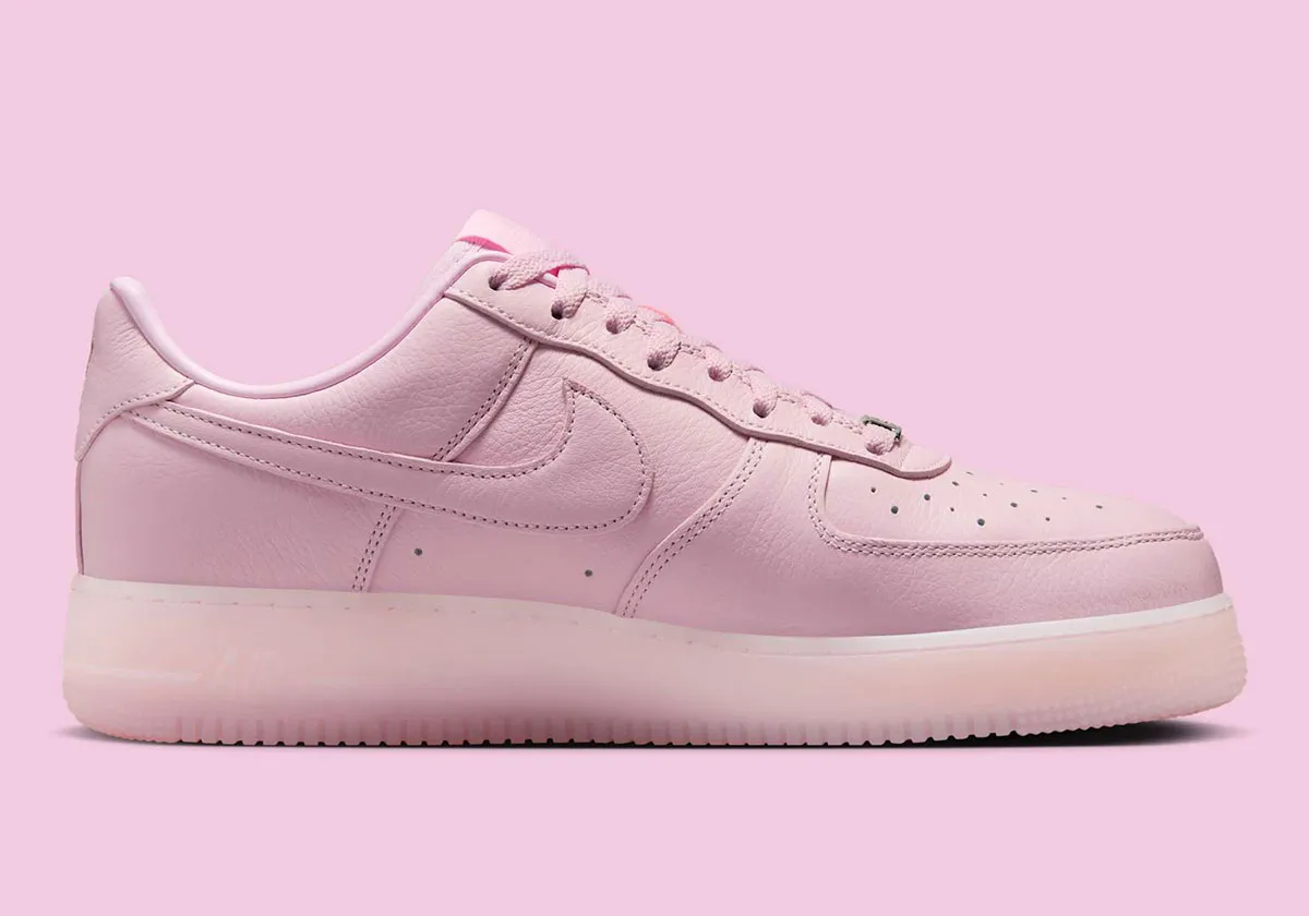 La sneaker Drake NOCTA x Nike Air Force 1 « Pink Foam » fait partie intégrante de la culture sneaker