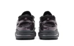 La New Balance 1000 « Dark Ice Wine » consolide sa place dans la culture des coureurs branchés