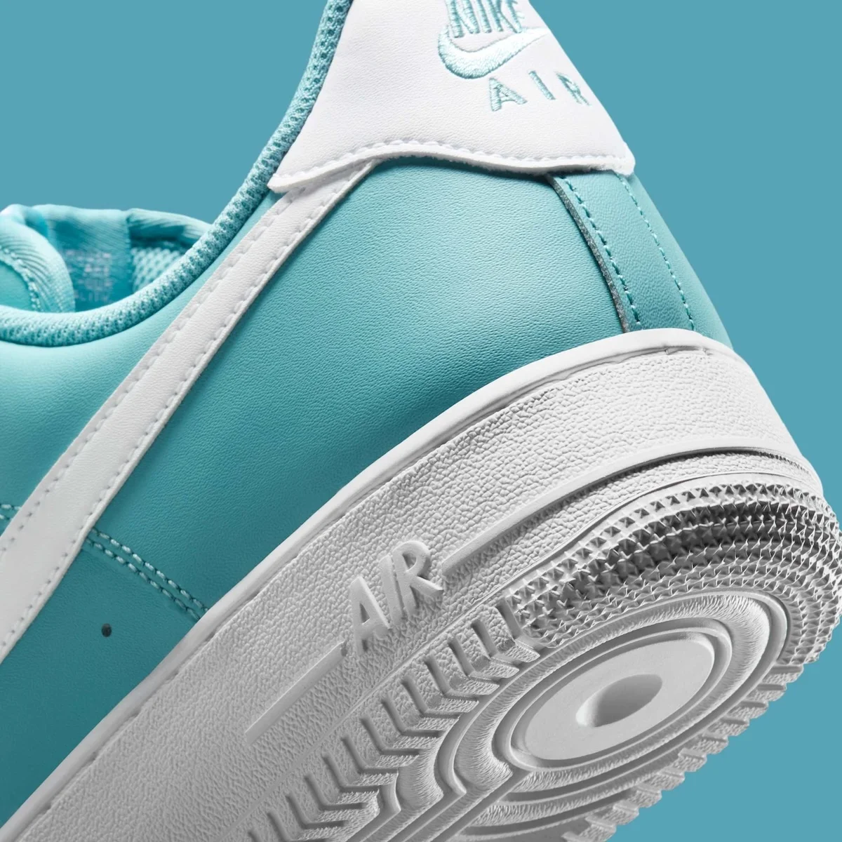 La Nike Air Force 1 Low « Denim Turquoise » revisite la basket classique avec des teintes estivales