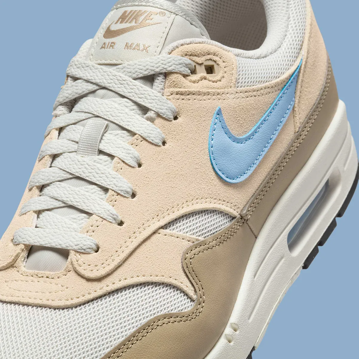 La Nike Air Max 1 « Light Bone/Sanddrift » sublime l'héritage avec un style sobre
