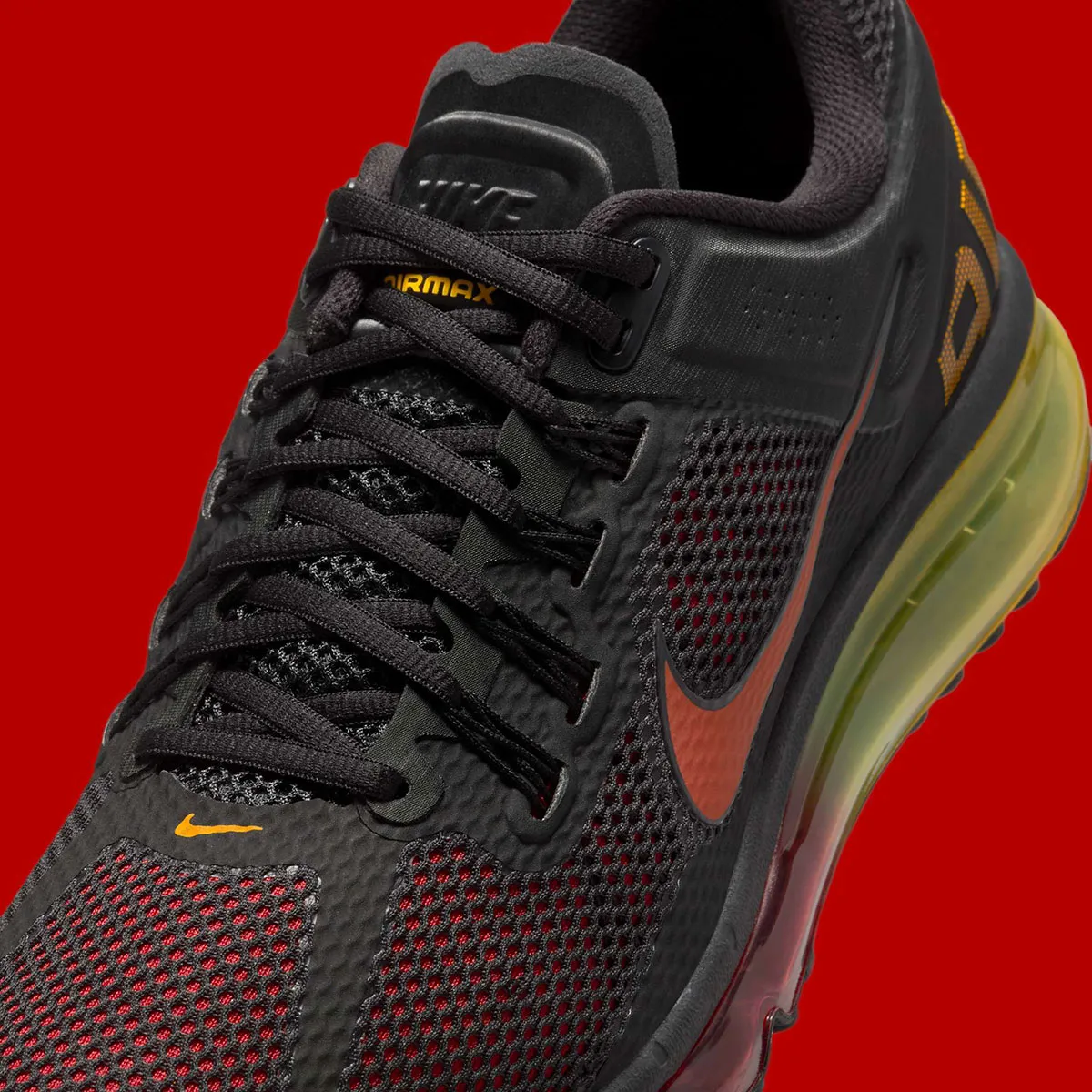 La Nike Air Max 2013 « Black/University Red » est désormais disponible !
