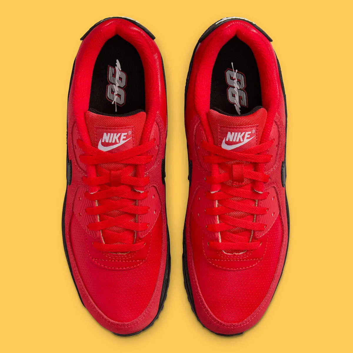 La Nike Air Max 90 Racing « Red/Black » s'inspire des sports mécaniques