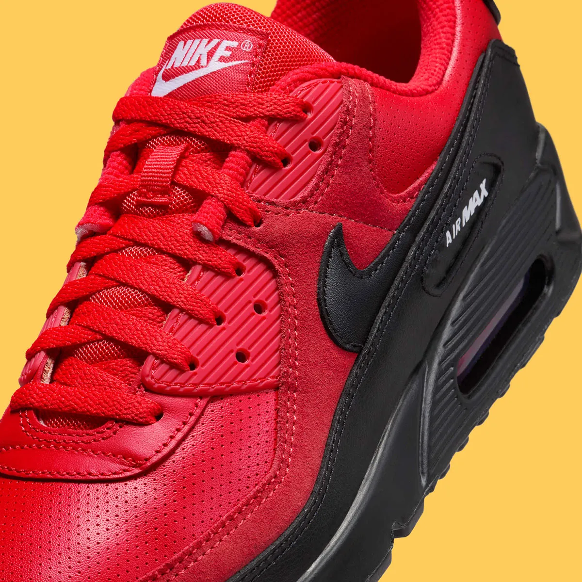 La Nike Air Max 90 Racing « Red/Black » s'inspire des sports mécaniques