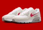 La Nike Air Max 90 « University Red » associe un style intemporel à une touche de couleur franche