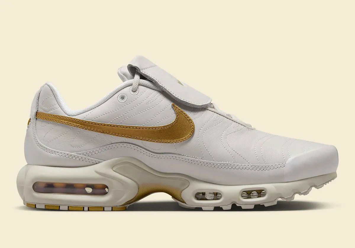 Nike Air Max Plus Tiempo « Phantom/Metallic Gold » s'inspire des crampons emblématiques de Ronaldinho