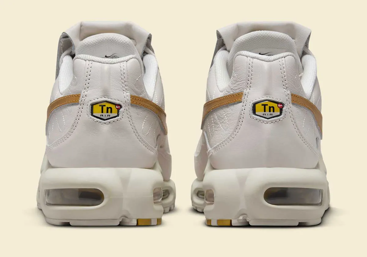 Nike Air Max Plus Tiempo « Phantom/Metallic Gold » s'inspire des crampons emblématiques de Ronaldinho