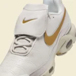 Nike Air Max Plus Tiempo « Phantom/Metallic Gold » s'inspire des crampons emblématiques de Ronaldinho