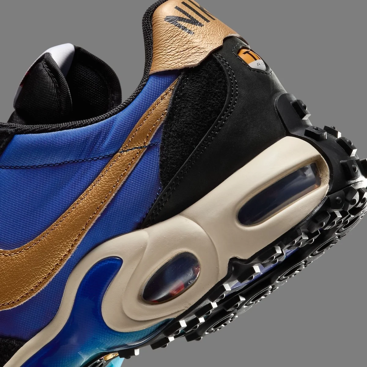 Nike Air Max Waffle SP Hyper Blue 7 La Nike Air Max Waffle SP « Hyper Blue » devrait sortir en mars 2025