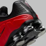 La Nike Shox R4 « Black/Red » offre un design intemporel et une innovation athlétique
