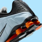 La Nike Shox R4 « Blue Tint » ravive l'énergie des baskets Y2K pour 2025