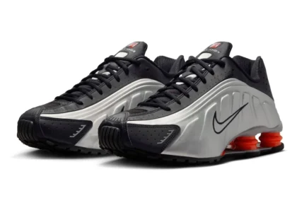 La Nike Shox R4 « Metallic Silver/Red » fait revivre un classique avec une touche de modernité