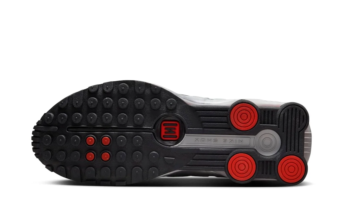 La Nike Shox R4 « Metallic Silver/Red » fait revivre un classique avec une touche de modernité
