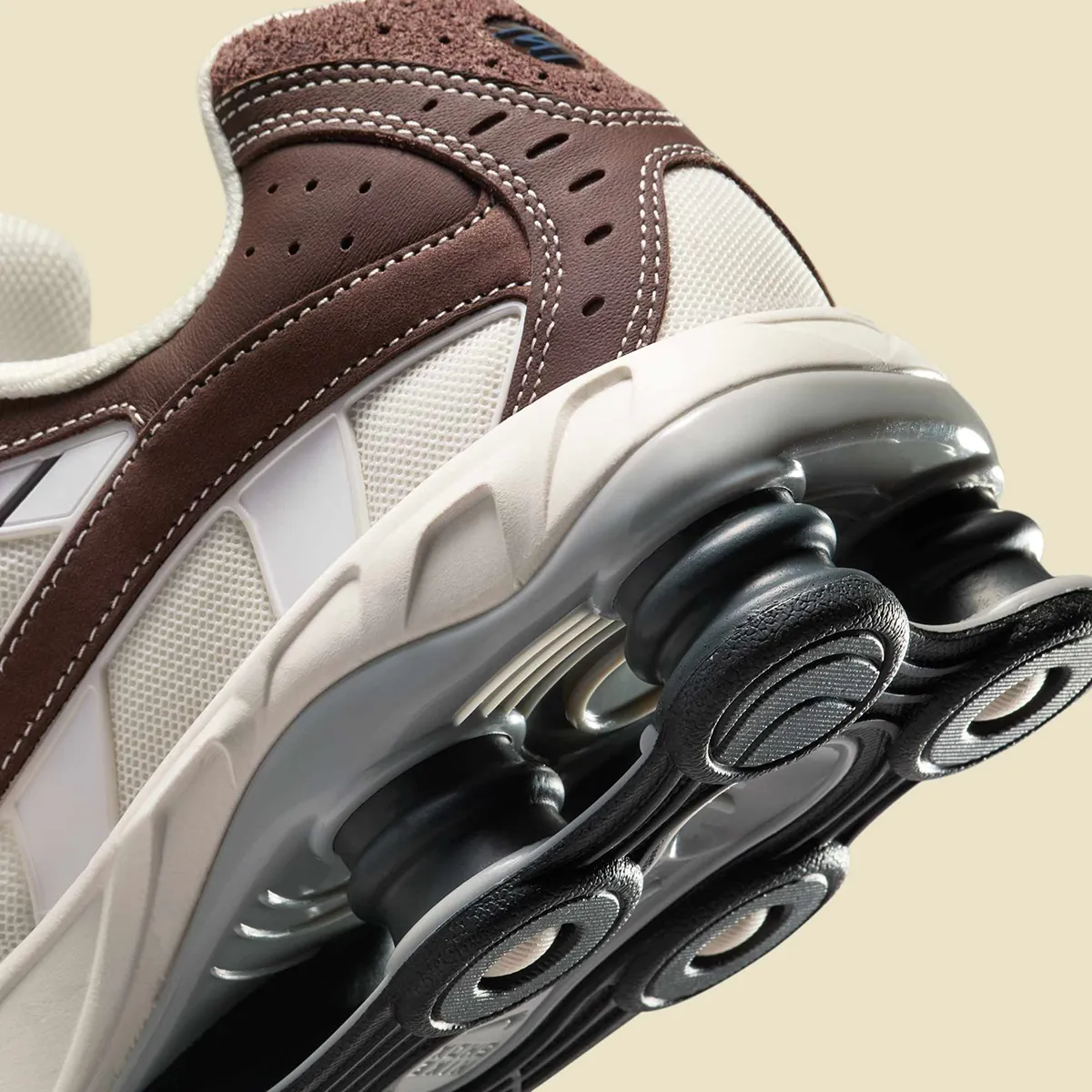 La Nike Shox Ride 2 « Baroque Brown » fait revivre le style de course Y2K avec des fonctionnalités modernes