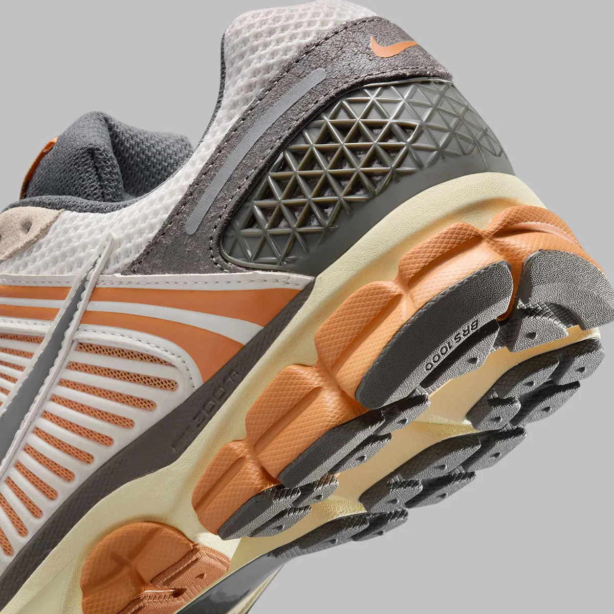 La Nike Zoom Vomero 5 « Copper Moon » allie audace et familiarité