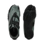 En 2025, la PUMA Mostro connaît un renouveau en alliant ses racines rétro à une touche de modernité