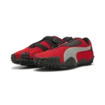 En 2025, la PUMA Mostro connaît un renouveau en alliant ses racines rétro à une touche de modernité