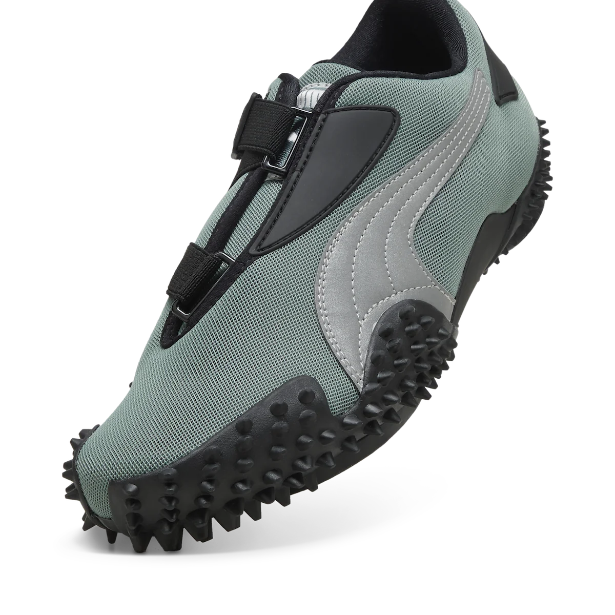 En 2025, la PUMA Mostro connaît un renouveau en alliant ses racines rétro à une touche de modernité