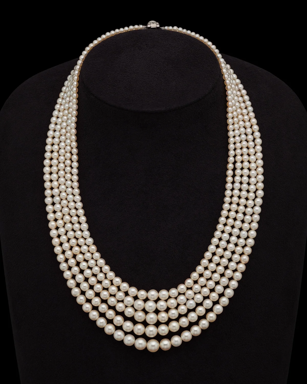 L'exposition « Paris, Capitale de la perle » raconte l'histoire oubliée de la joaillerie dans les locaux de L'École des Arts Joailliers