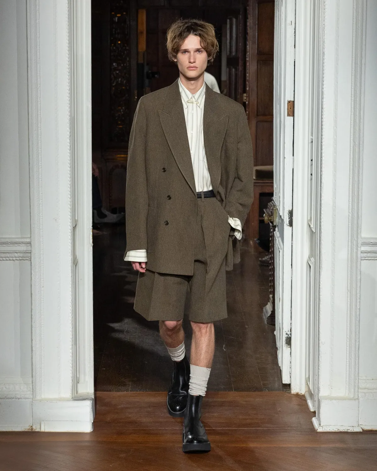 La collection Automne 2025 de Todd Snyder célèbre la confection sur mesure et la rébellion intemporelle